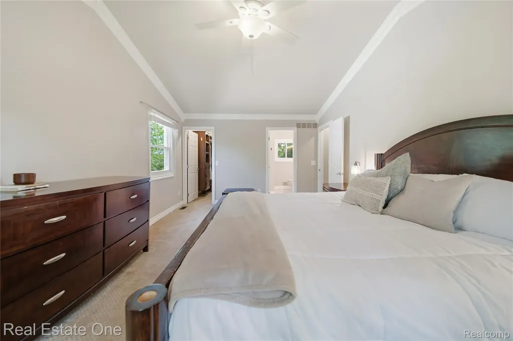 219 Briarwood Drive Highland Charter Township MI 48357