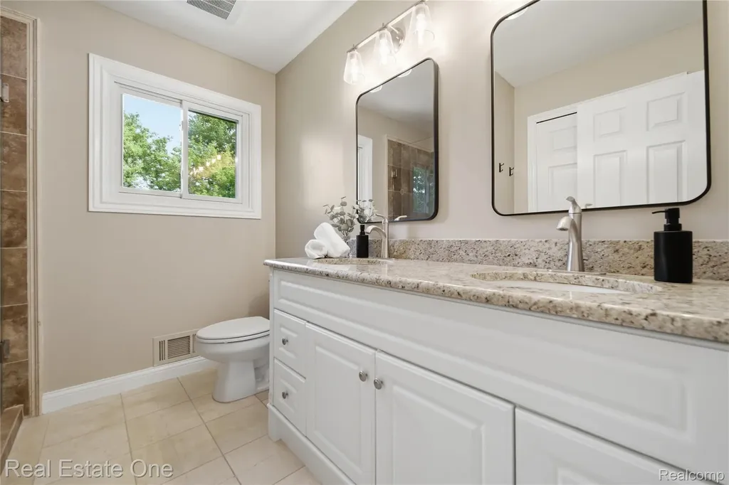 219 Briarwood Drive Highland Charter Township MI 48357