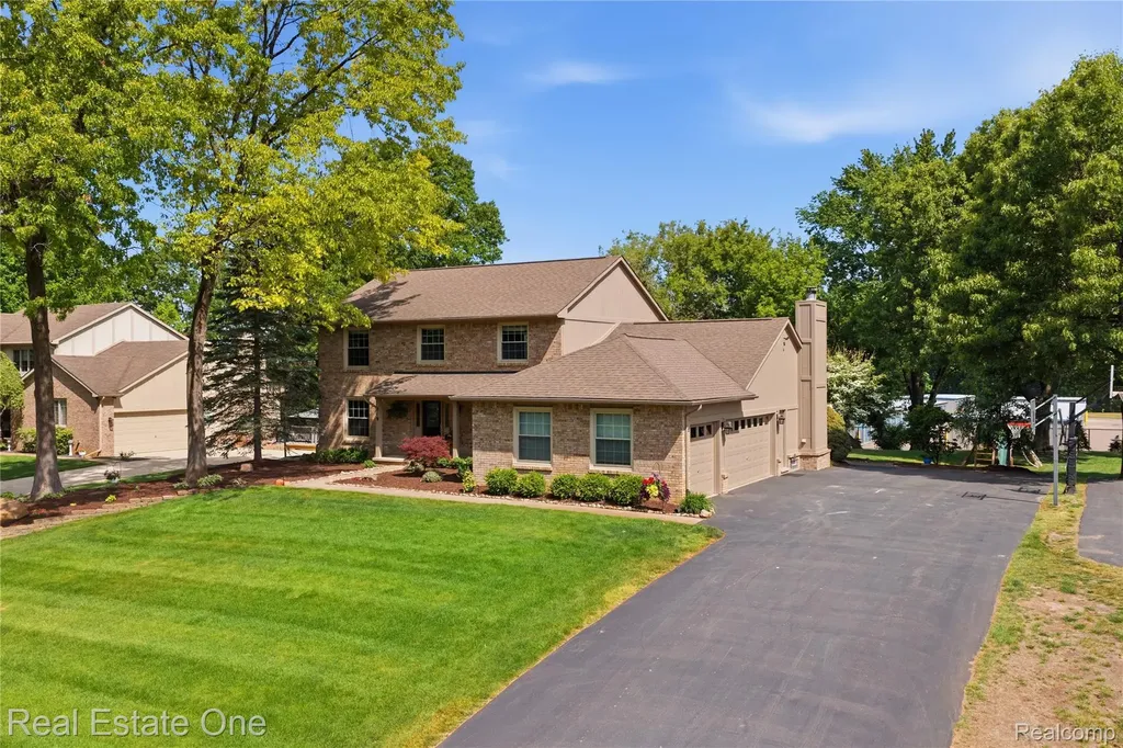 219 Briarwood Drive Highland Charter Township MI 48357