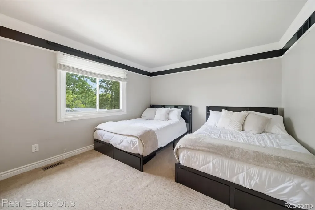 219 Briarwood Drive Highland Charter Township MI 48357