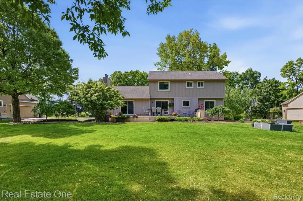 219 Briarwood Drive Highland Charter Township MI 48357