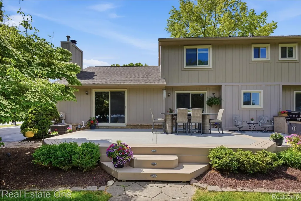 219 Briarwood Drive Highland Charter Township MI 48357