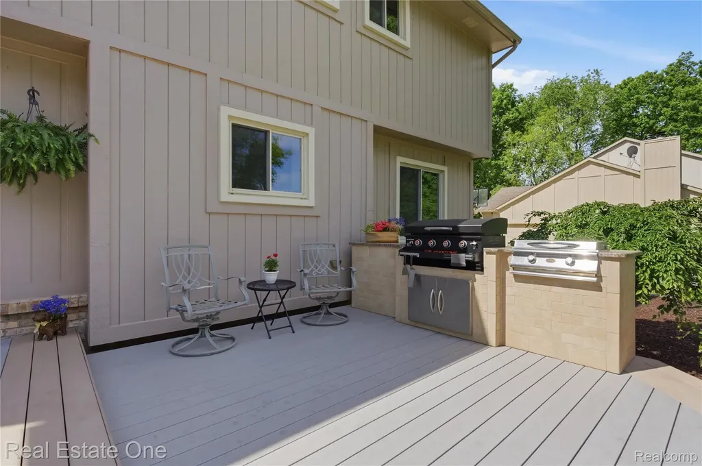 219 Briarwood Drive Highland Charter Township MI 48357