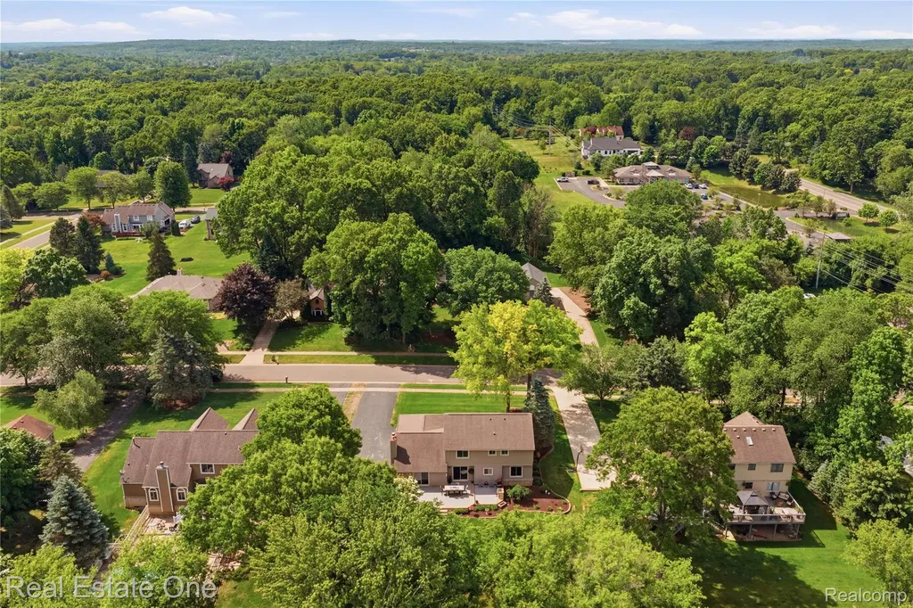219 Briarwood Drive Highland Charter Township MI 48357