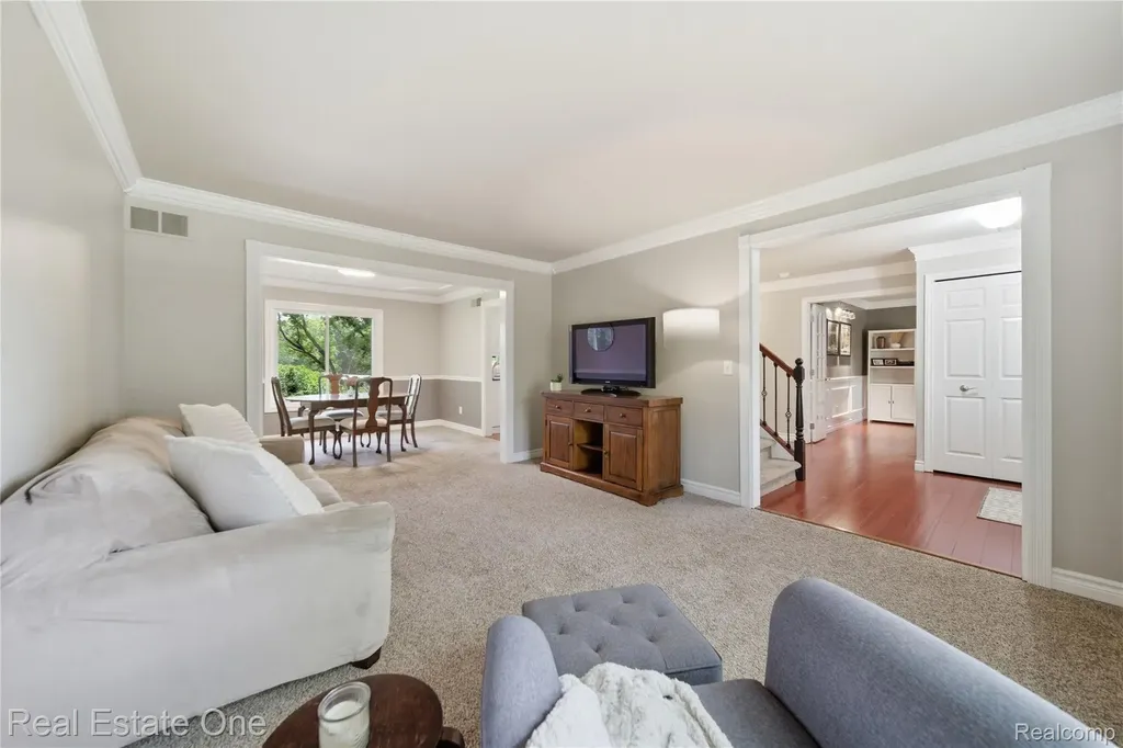 219 Briarwood Drive Highland Charter Township MI 48357
