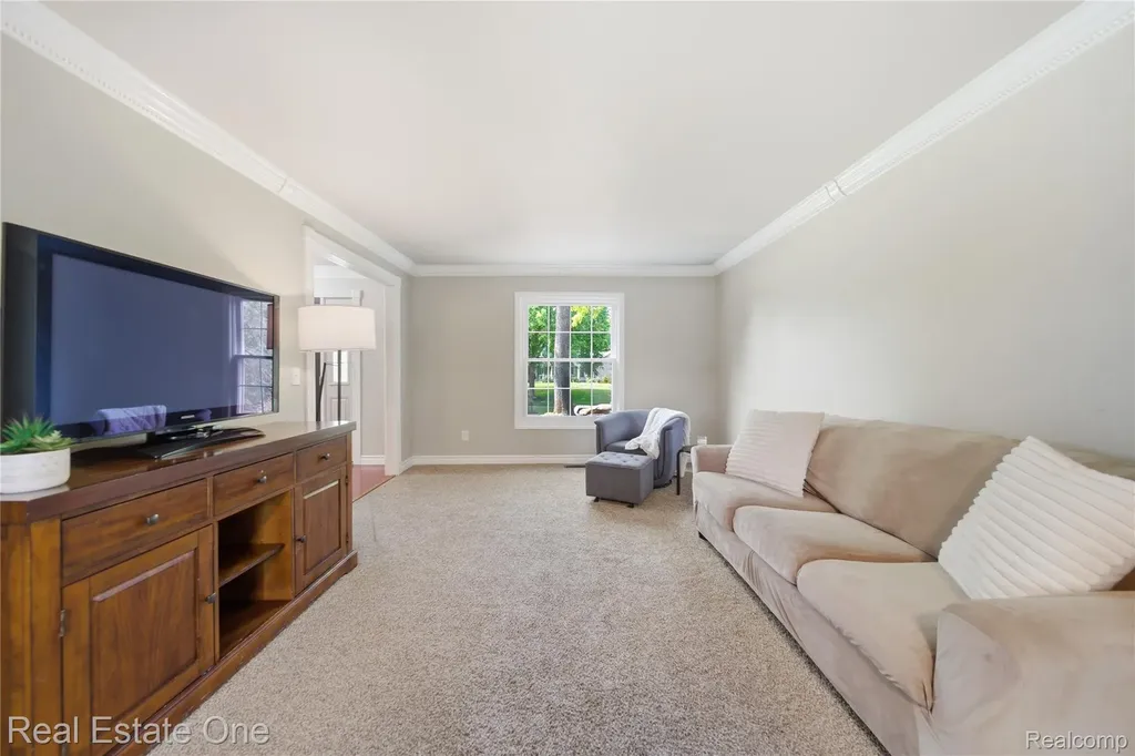 219 Briarwood Drive Highland Charter Township MI 48357