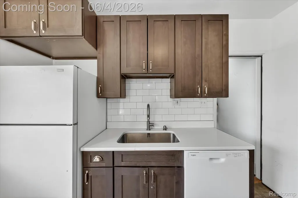 351 Edgewood Place Ferndale City MI 48220