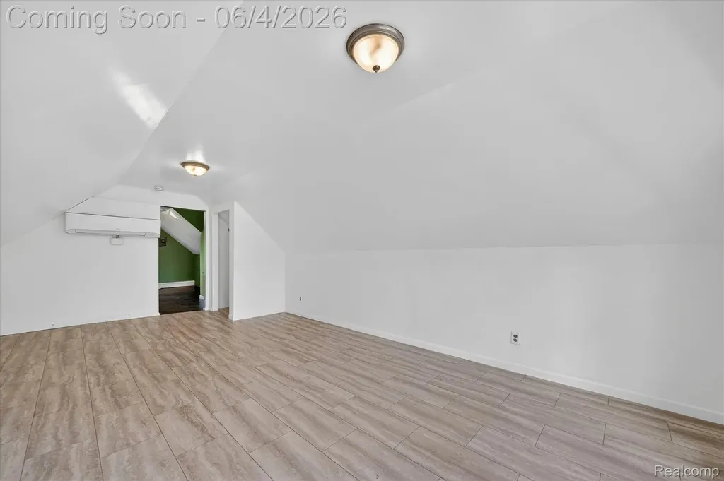 351 Edgewood Place Ferndale City MI 48220
