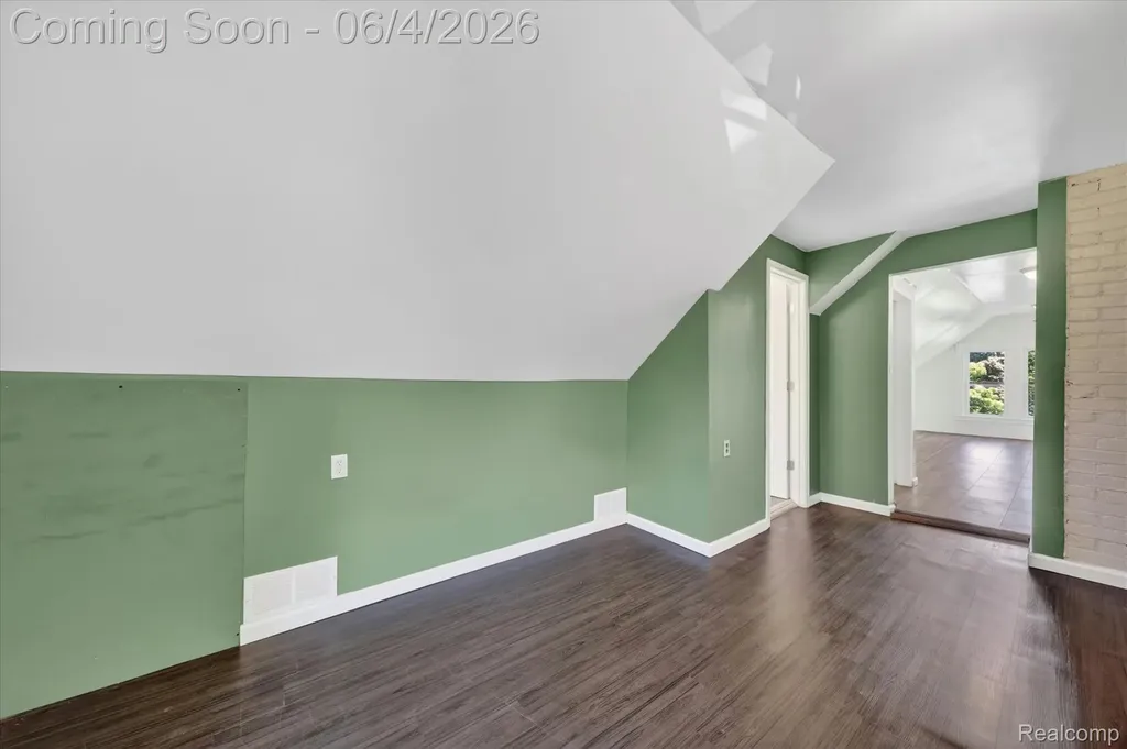351 Edgewood Place Ferndale City MI 48220