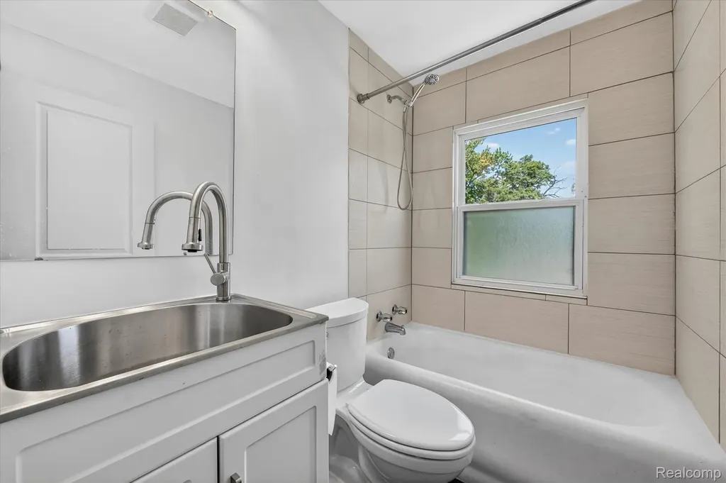 351 Edgewood Place Ferndale City MI 48220