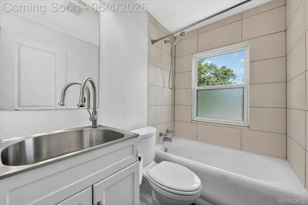 351 Edgewood Place Ferndale City MI 48220