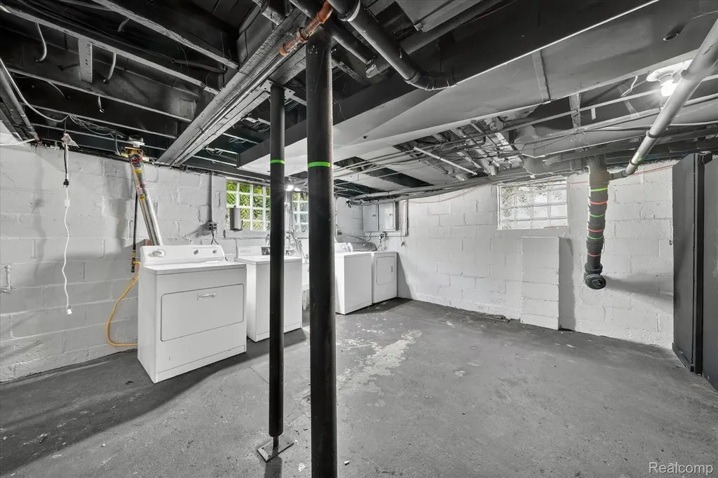351 Edgewood Place Ferndale City MI 48220