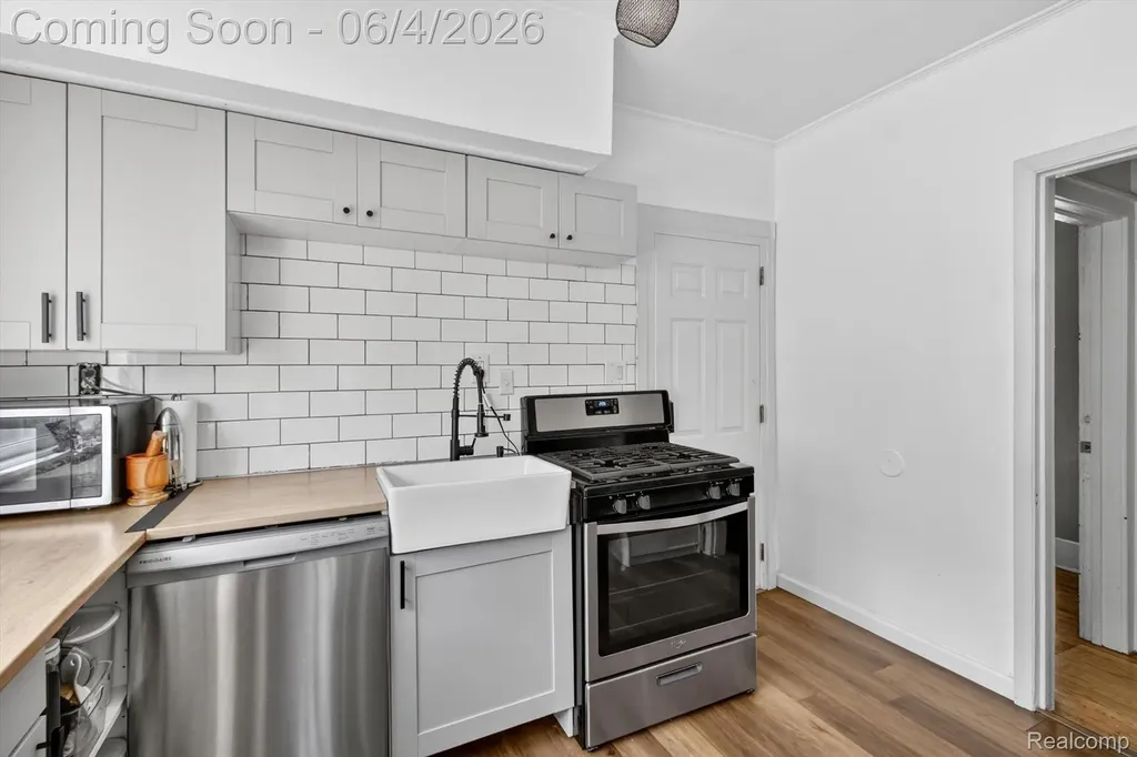 351 Edgewood Place Ferndale City MI 48220