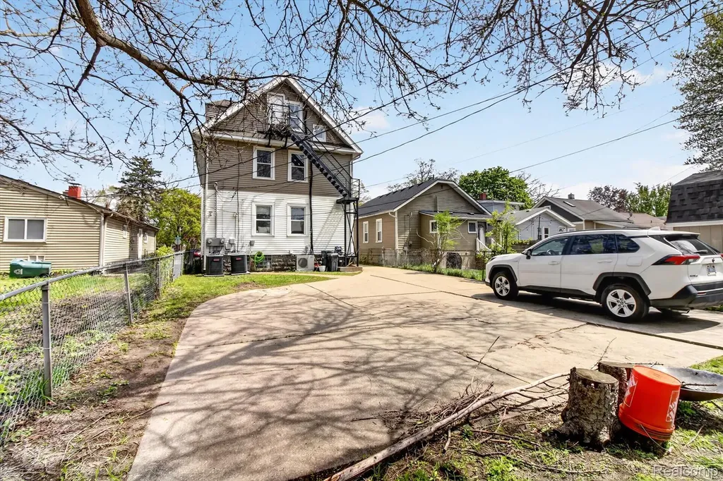 351 Edgewood Place Ferndale City MI 48220