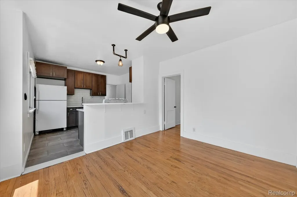 351 Edgewood Place Ferndale City MI 48220