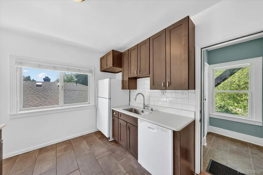 351 Edgewood Place Ferndale City MI 48220