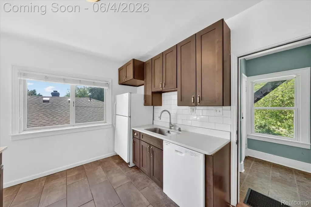 351 Edgewood Place Ferndale City MI 48220