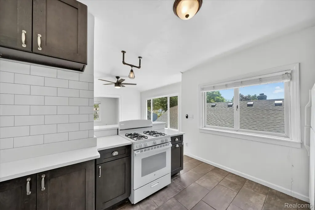 351 Edgewood Place Ferndale City MI 48220