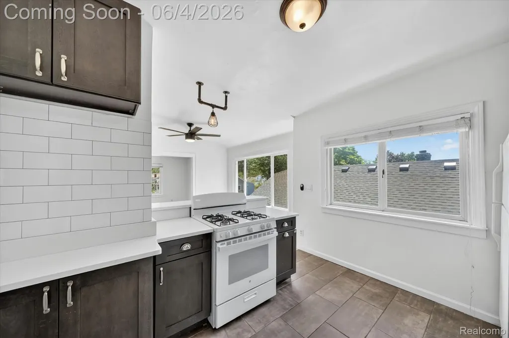 351 Edgewood Place Ferndale City MI 48220
