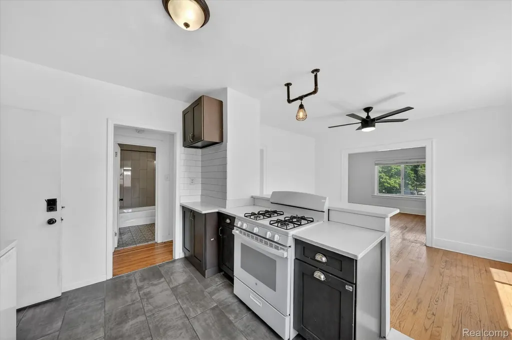 351 Edgewood Place Ferndale City MI 48220