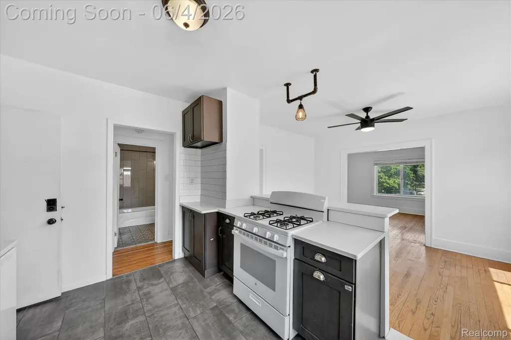 351 Edgewood Place Ferndale City MI 48220