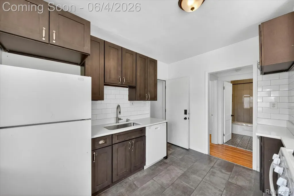 351 Edgewood Place Ferndale City MI 48220