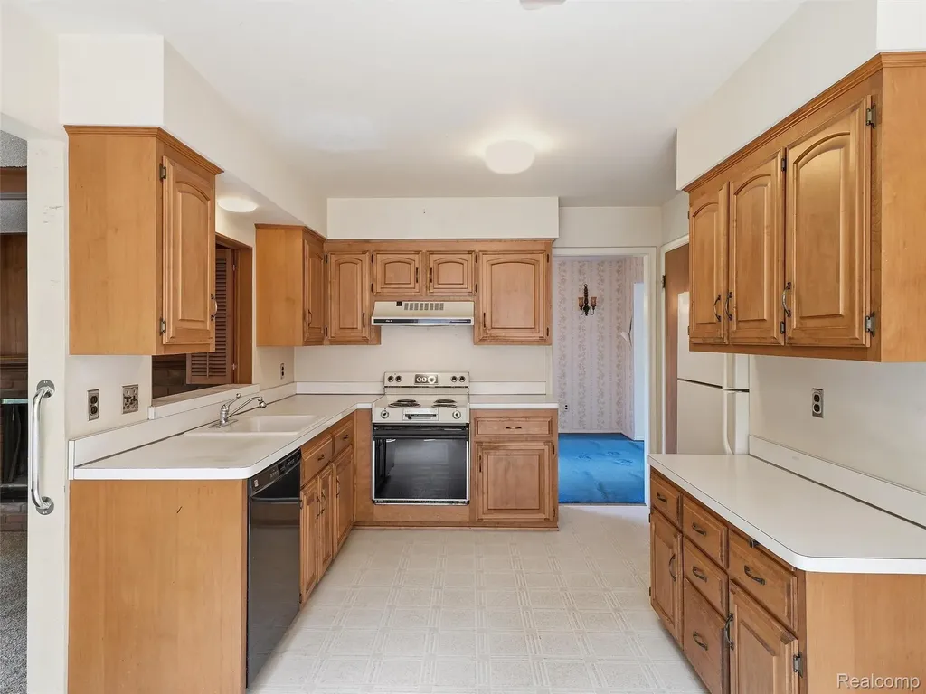 2009 Linwood Avenue Royal Oak City MI 48073