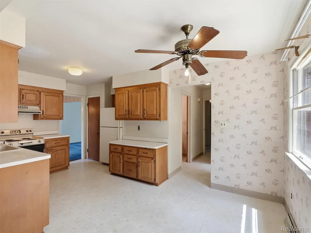 2009 Linwood Avenue Royal Oak City MI 48073