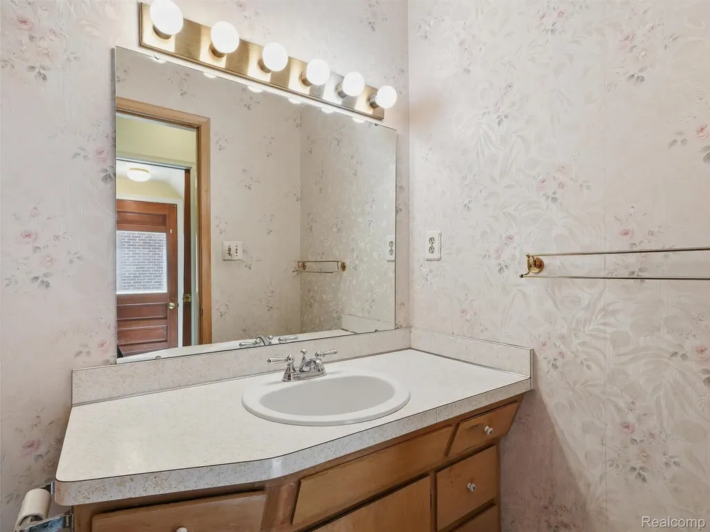 2009 Linwood Avenue Royal Oak City MI 48073