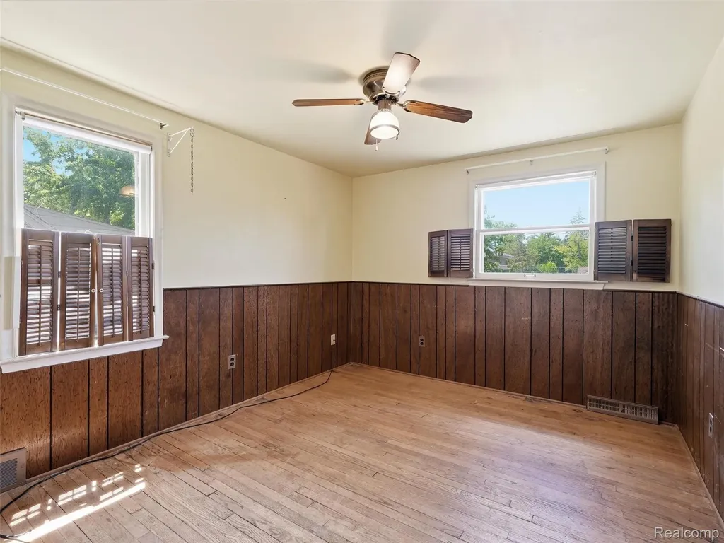 2009 Linwood Avenue Royal Oak City MI 48073