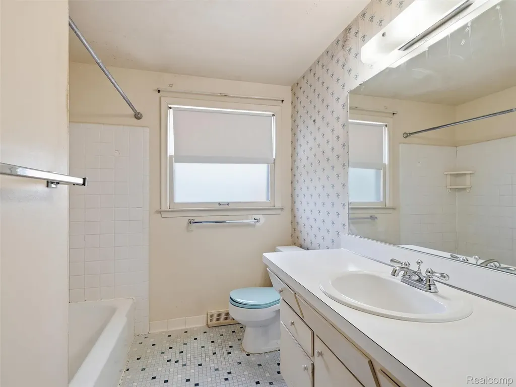 2009 Linwood Avenue Royal Oak City MI 48073