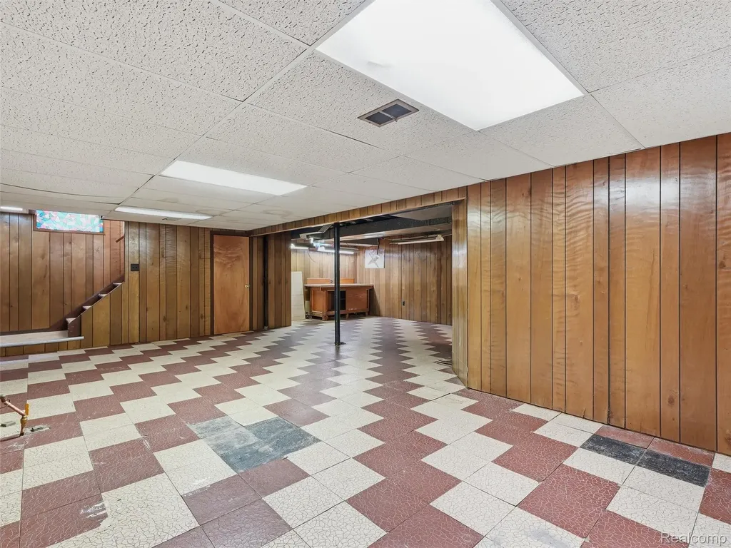 2009 Linwood Avenue Royal Oak City MI 48073