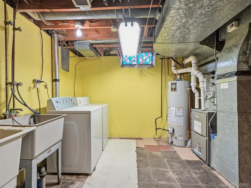 2009 Linwood Avenue Royal Oak City MI 48073