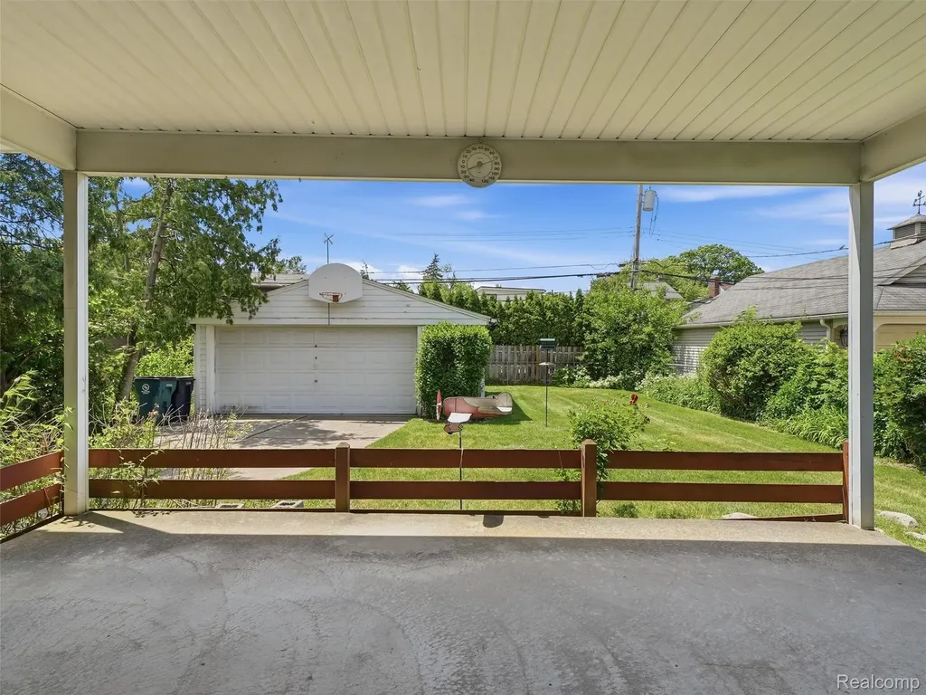 2009 Linwood Avenue Royal Oak City MI 48073