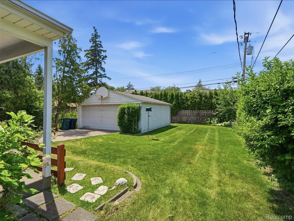 2009 Linwood Avenue Royal Oak City MI 48073