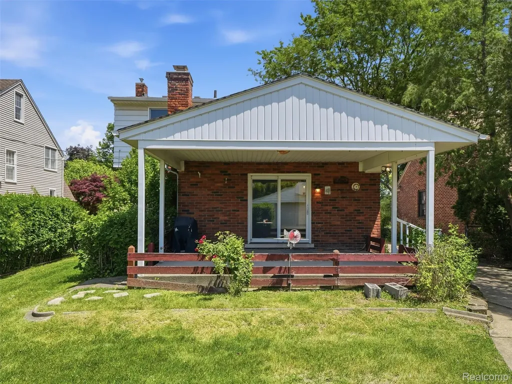 2009 Linwood Avenue Royal Oak City MI 48073