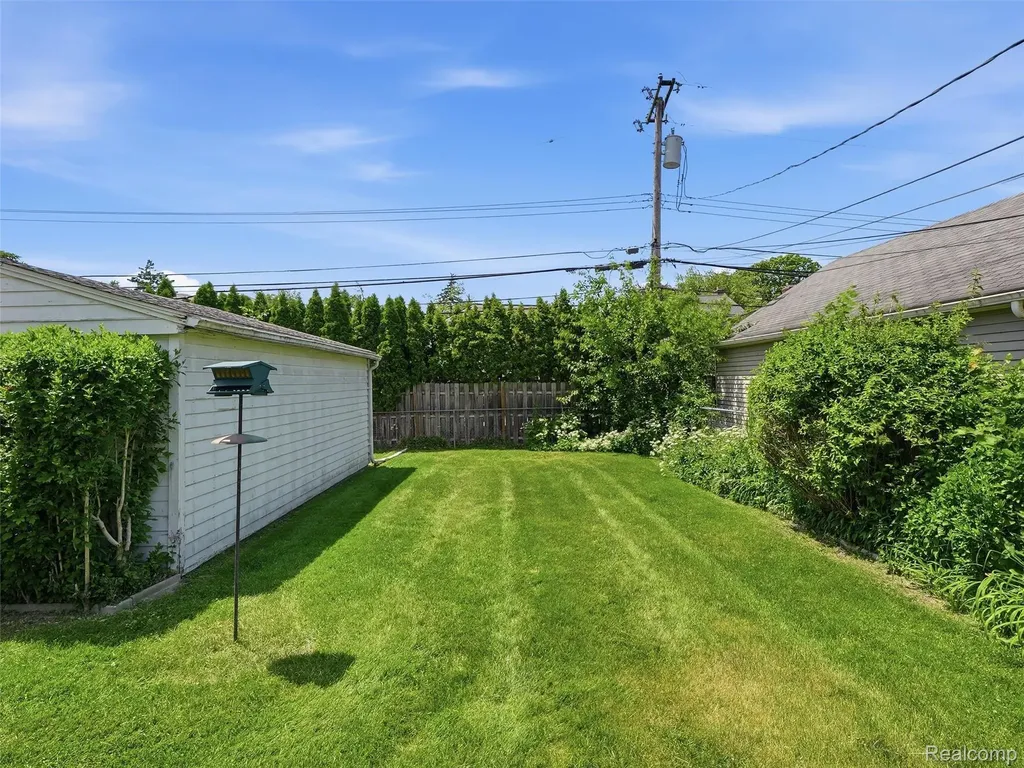 2009 Linwood Avenue Royal Oak City MI 48073