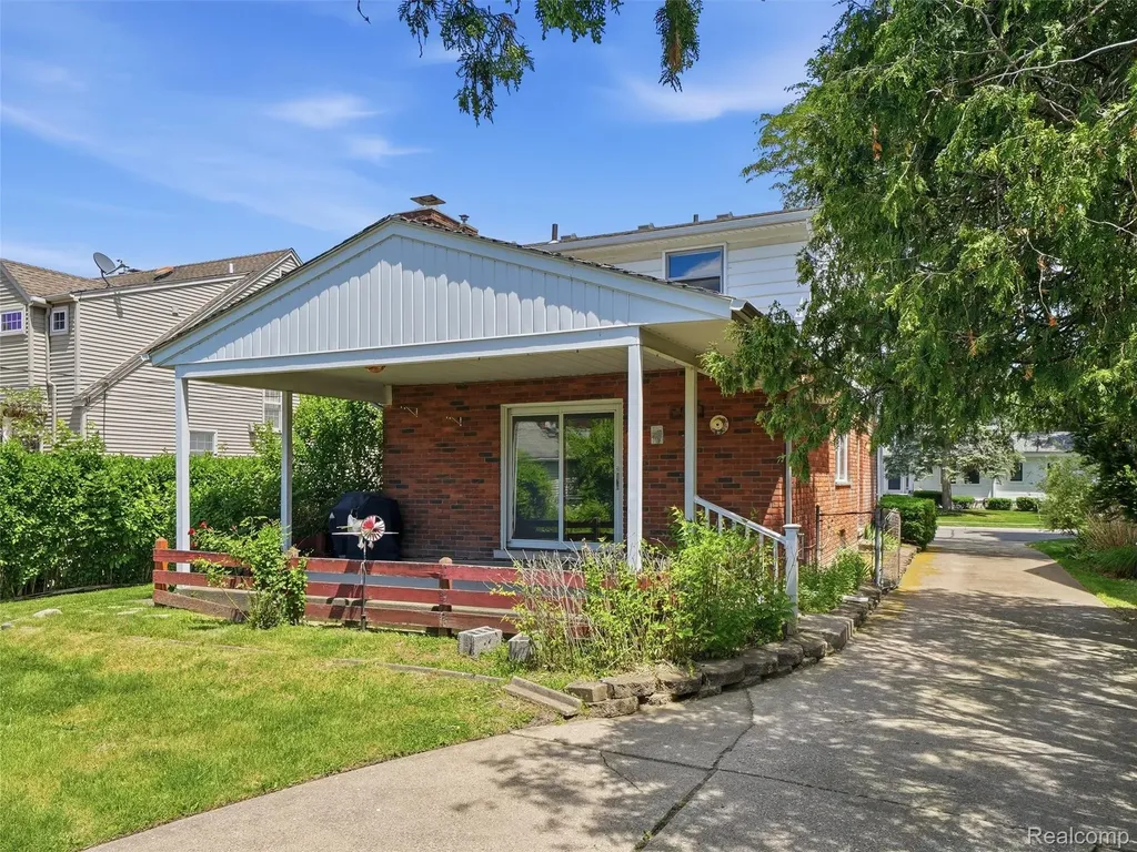 2009 Linwood Avenue Royal Oak City MI 48073