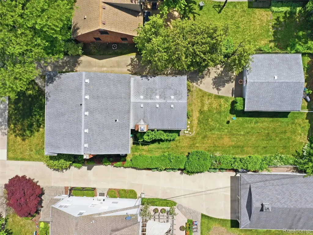 2009 Linwood Avenue Royal Oak City MI 48073