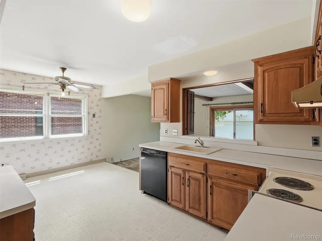 2009 Linwood Avenue Royal Oak City MI 48073