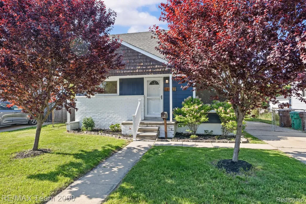 28952 Bridge Street Garden City City MI 48135