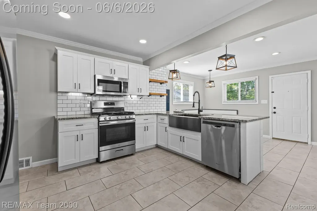 28952 Bridge Street Garden City City MI 48135