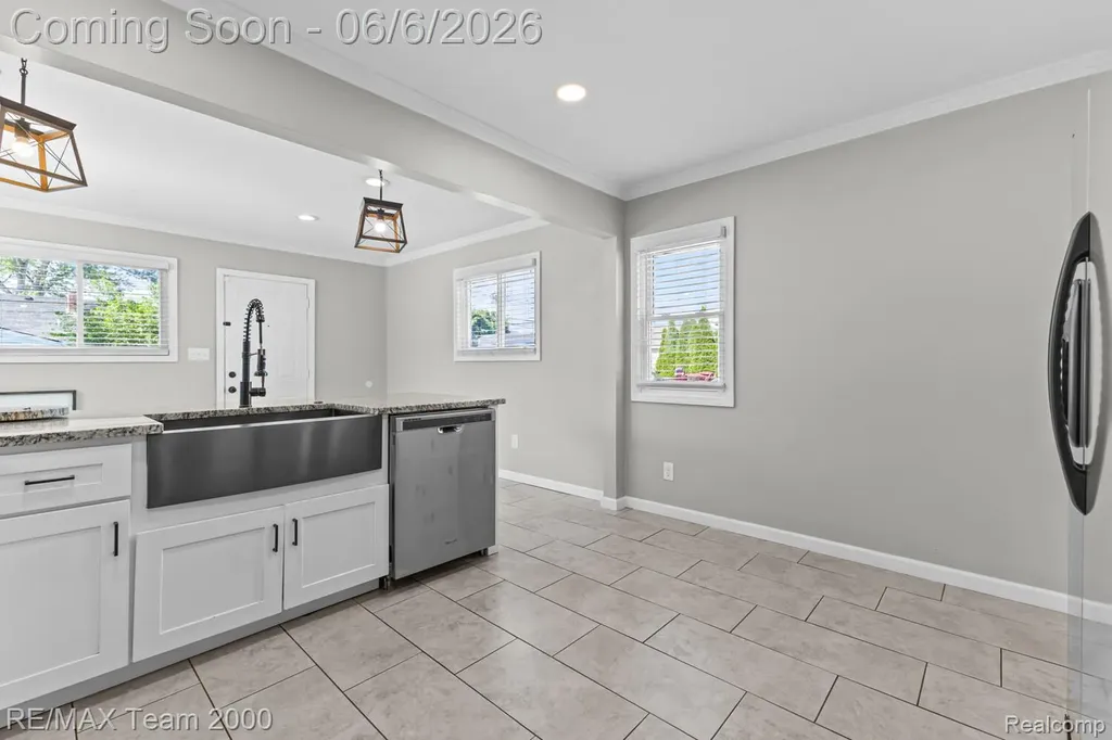28952 Bridge Street Garden City City MI 48135