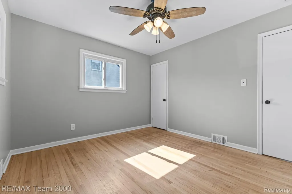 28952 Bridge Street Garden City City MI 48135