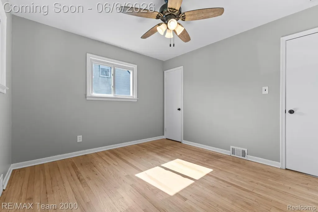 28952 Bridge Street Garden City City MI 48135