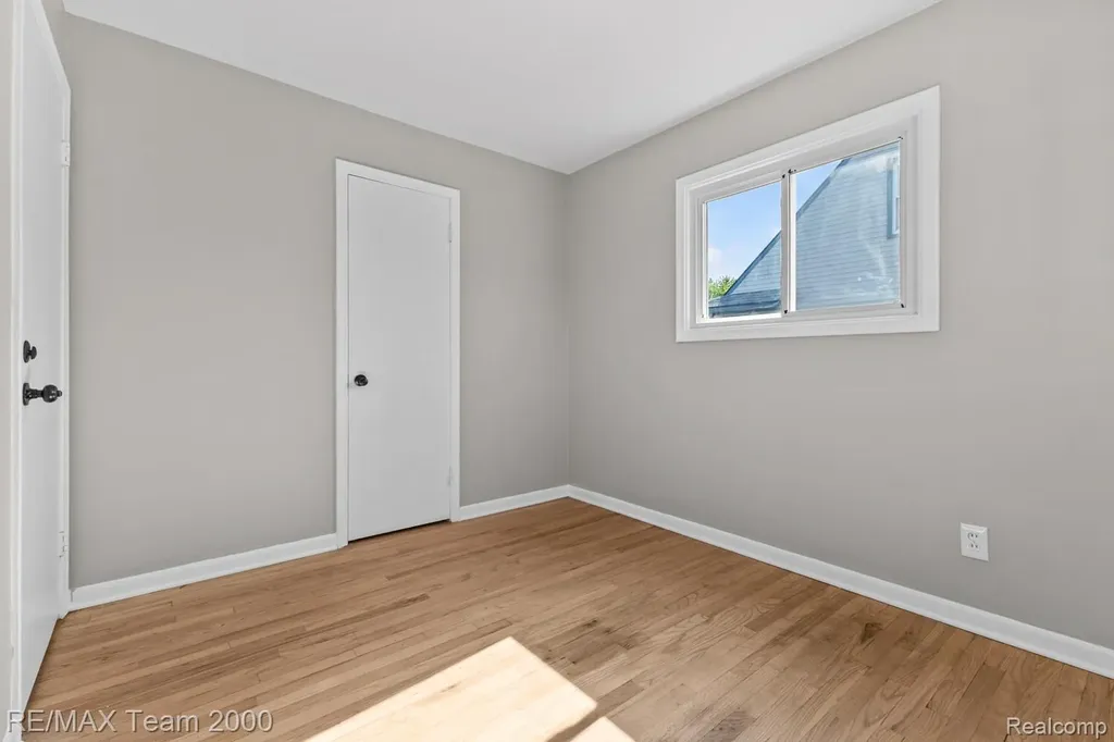 28952 Bridge Street Garden City City MI 48135