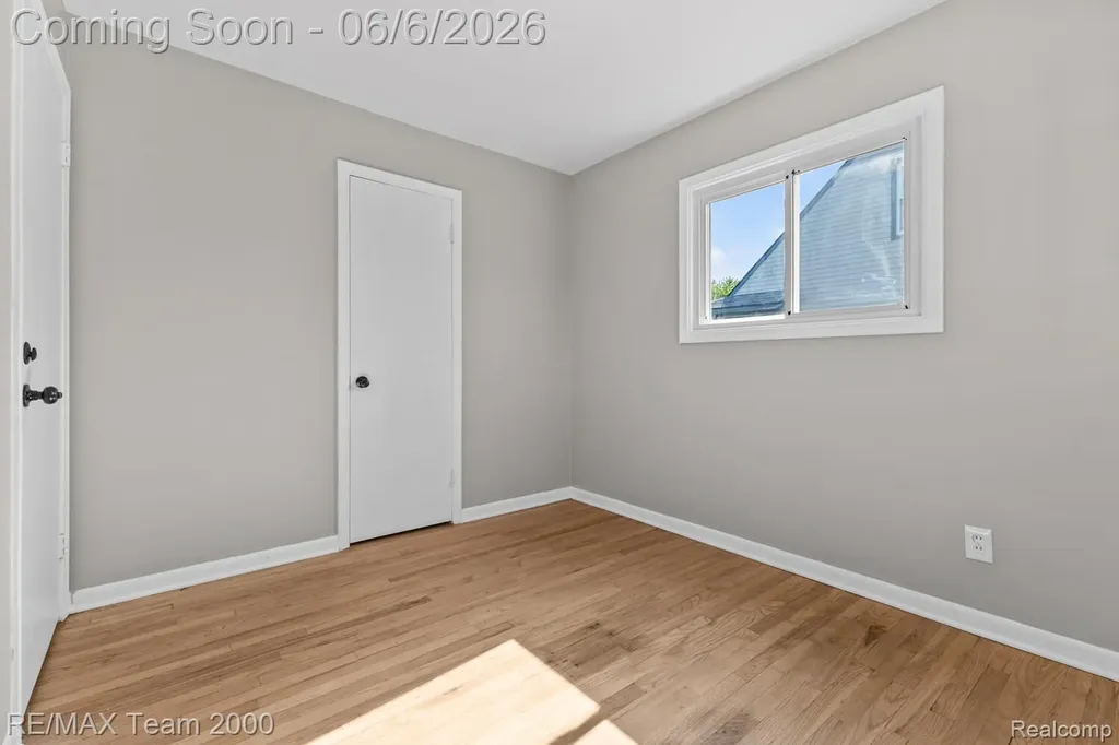 28952 Bridge Street Garden City City MI 48135