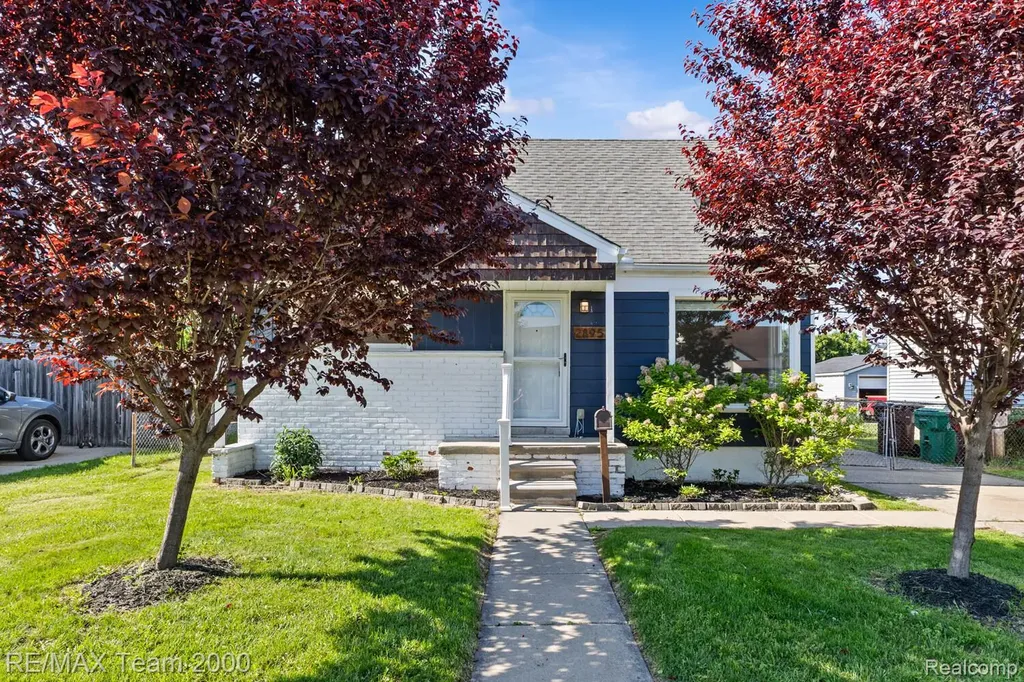 28952 Bridge Street Garden City City MI 48135