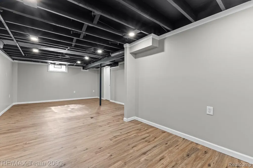 28952 Bridge Street Garden City City MI 48135