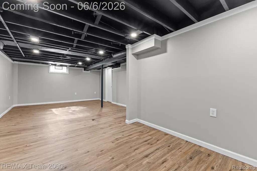 28952 Bridge Street Garden City City MI 48135